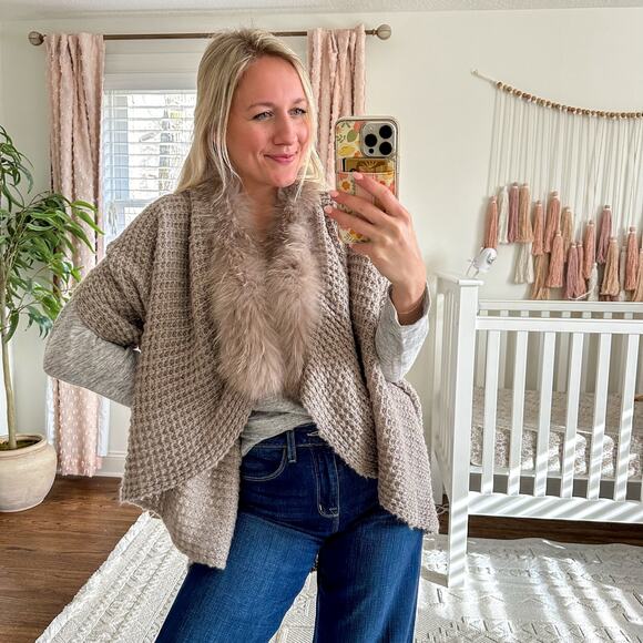 Linda Richards New York Genuine Raccoon Fur Knit Shrug Wrap - Picture 2 of 7